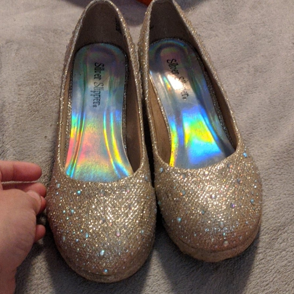 Hold and silver genes heels